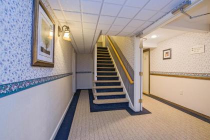 Coachman Inn - image 6