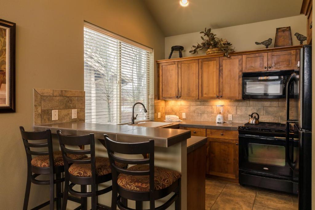 Running Y Vacation Rentals - image 4