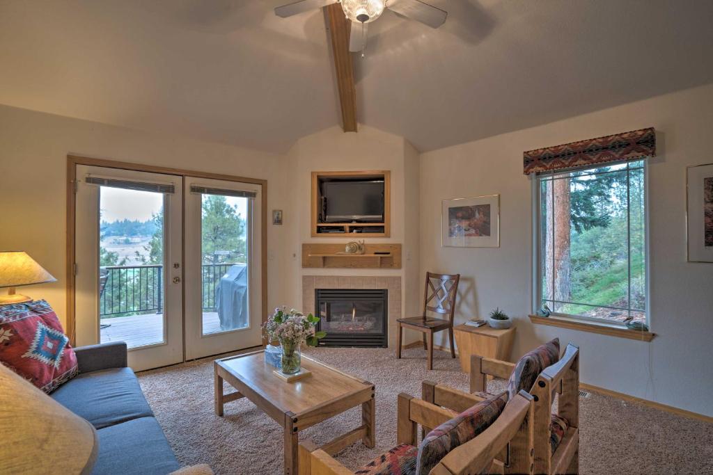 Airy Resort-Style Klamath Falls Townhome with Deck! - image 5