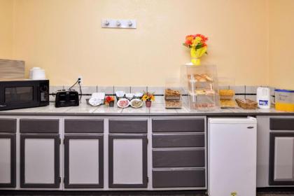 Americas Best Value Inn Knob Noster - image 15