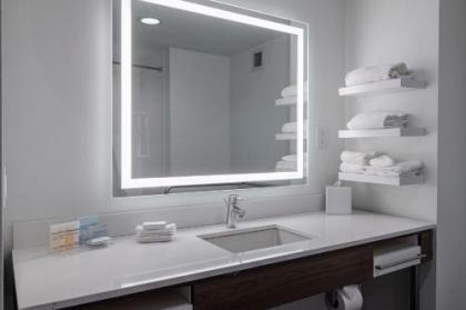 Hampton Inn Knoxville-West At Cedar Bluff - image 4