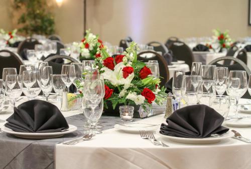 Holiday Inn Knoxville West - Cedar Bluff an IHG Hotel - image 4