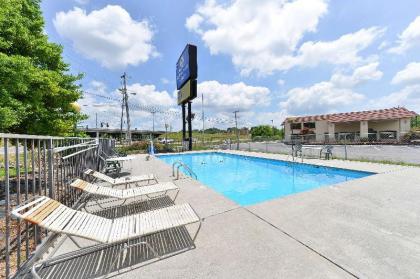 Americas Best Value Inn and Suites Knoxville - image 3