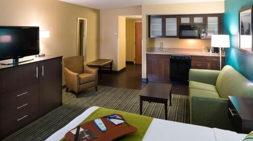 Best Western Plus Knoxville Cedar Bluff - image 2