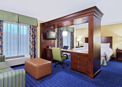 Hampton Inn & Suites Knoxville-Turkey Creek - image 2