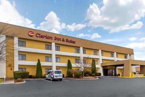 Clarion Inn & Suites West Knoxville - main image