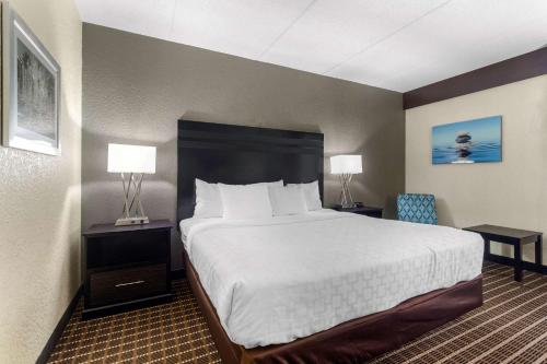 Clarion Inn & Suites West Knoxville - image 5