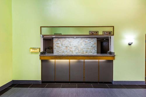 Rodeway Inn Knoxville - image 4