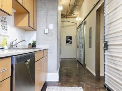 City Loft w/ View of Gay St - image 2