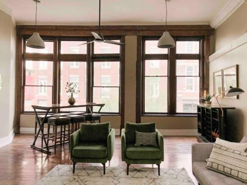 Cru Loft in the Heart of Downtown Knox - image 2