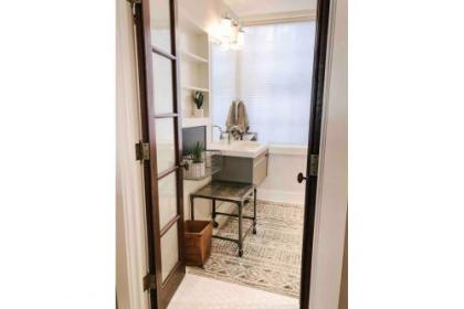Cru Loft in the Heart of Downtown Knox - image 3
