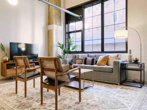 Modern Downtown Loft on Gay St - main image