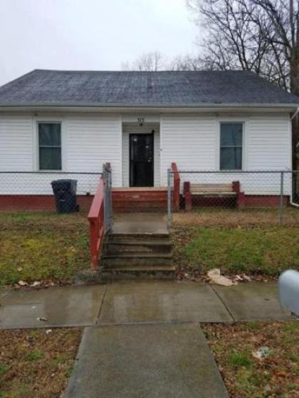 Spacious East Knoxville Duplex - image 2