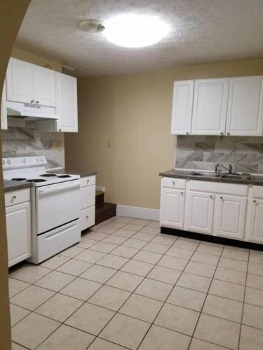 Spacious East Knoxville Duplex - image 4