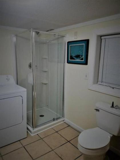 Cheap East Knoxville Basement Studio - image 12