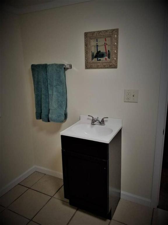Cheap East Knoxville Basement Studio - image 2