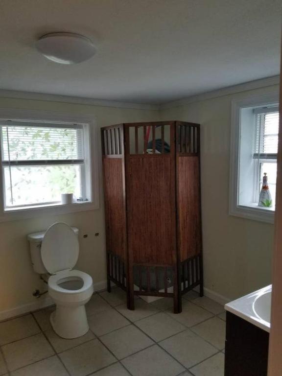 Cheap East Knoxville Basement Studio - image 5