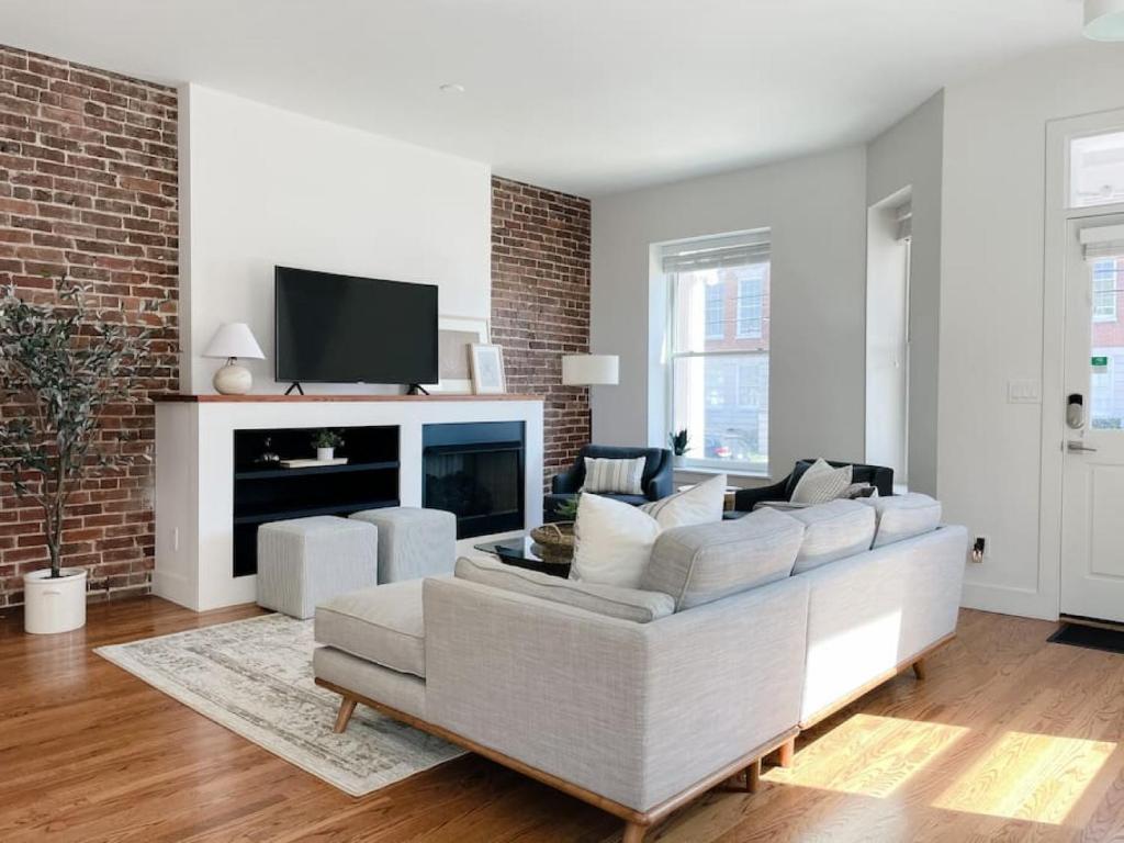 Historic 1900s Townhome with a Modern Flair - image 5