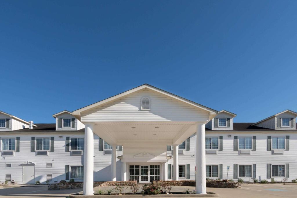 Super 8 by Wyndham Kountze Big Thicket Nat'l Pres Area - image 6