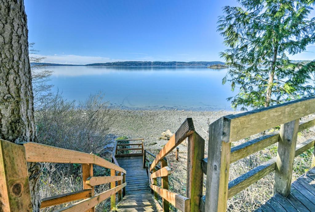 Cozy La Conner Home with Views and Deck Steps from Bay! - main image