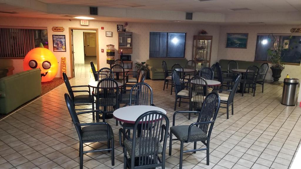 America's Best Value Inn La Crosse - image 4