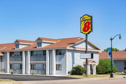 Super 8 by Wyndham La Crosse - image 1