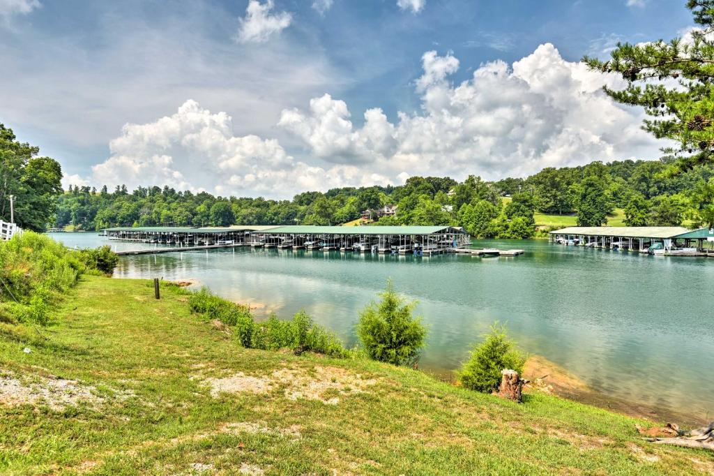 Duplex with Deck 30-Foot Boat Slip and Lake Views! - image 5