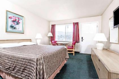 Travelodge by Wyndham La Grande - image 3