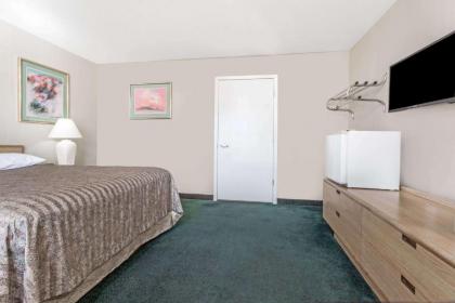 Travelodge by Wyndham La Grande - image 6