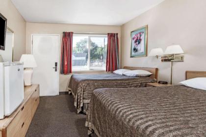Travelodge by Wyndham La Grande - image 9