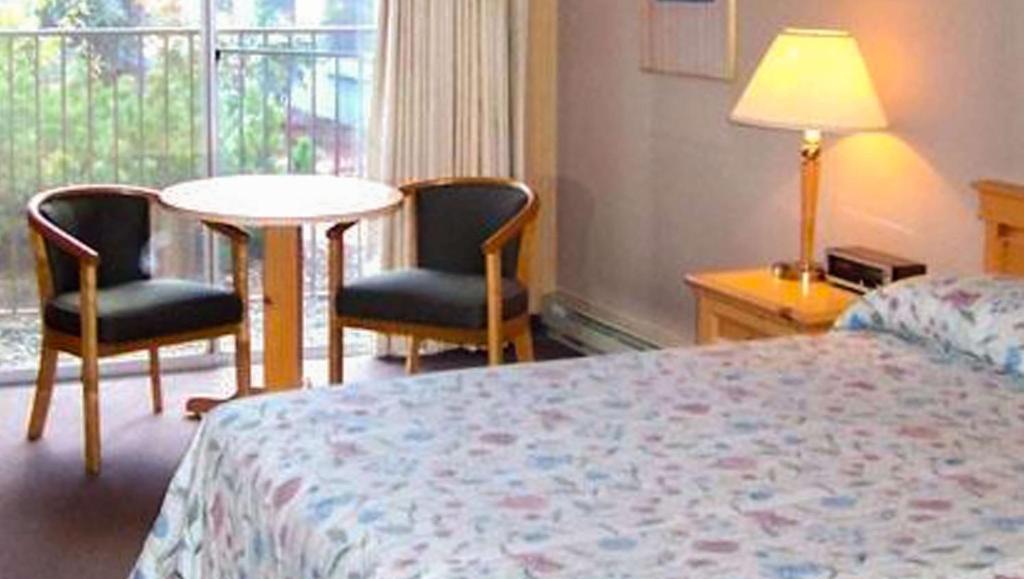 The La Grande Inn - image 2