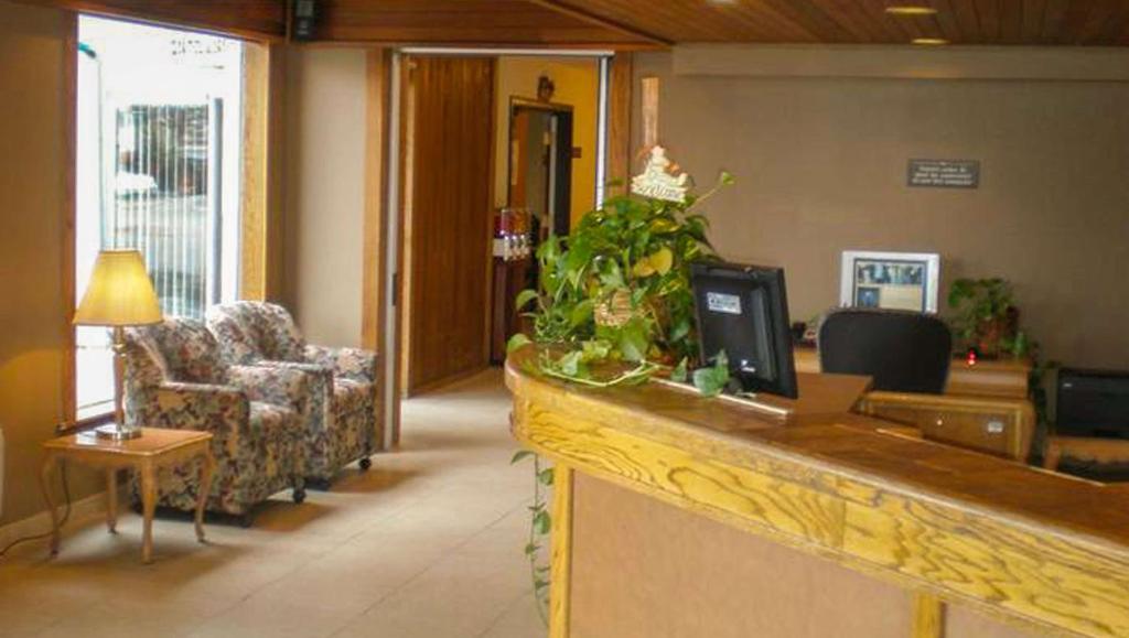 The La Grande Inn - image 6