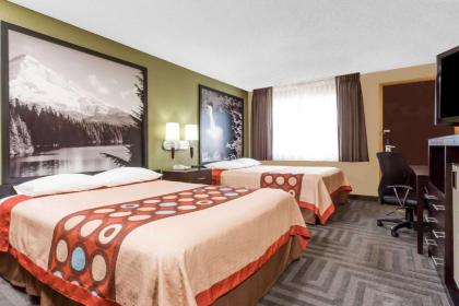 Super 8 by Wyndham LaGrande - image 10