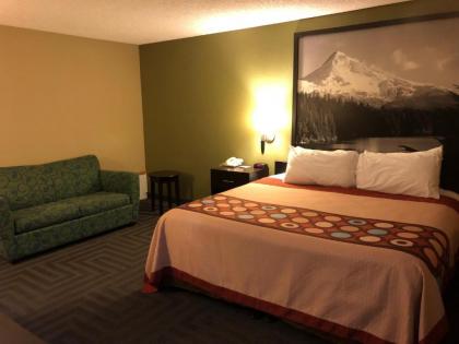 Super 8 by Wyndham LaGrande - image 14