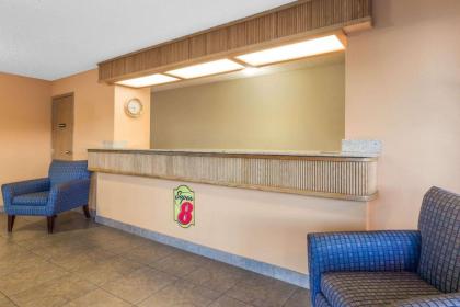 Super 8 by Wyndham LaGrande - image 2