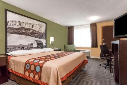 Super 8 by Wyndham LaGrande - image 7