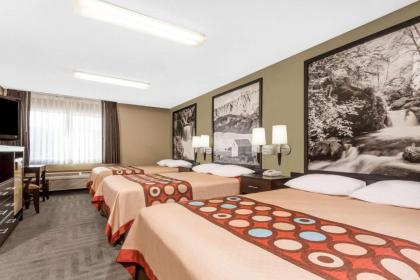 Super 8 by Wyndham LaGrande - image 9