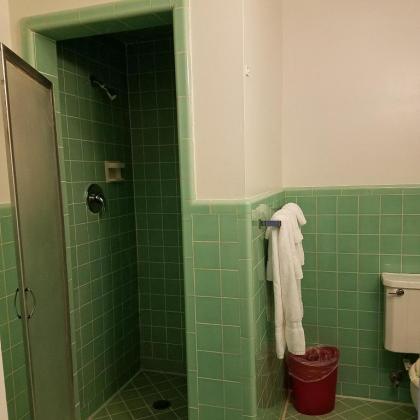 Greenwell Motel - image 12