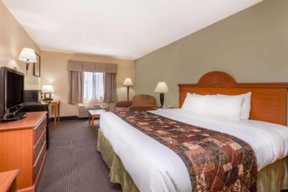 Baymont by Wyndham LaGrange - image 9