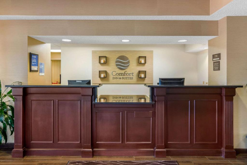 Comfort Inn & Suites LaGrange - main image