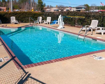 Comfort Inn & Suites LaGrange - image 2