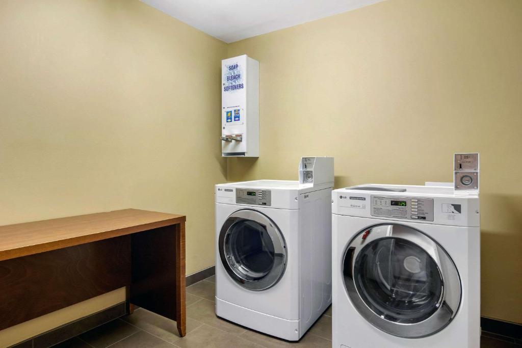 Comfort Inn & Suites LaGrange - image 5