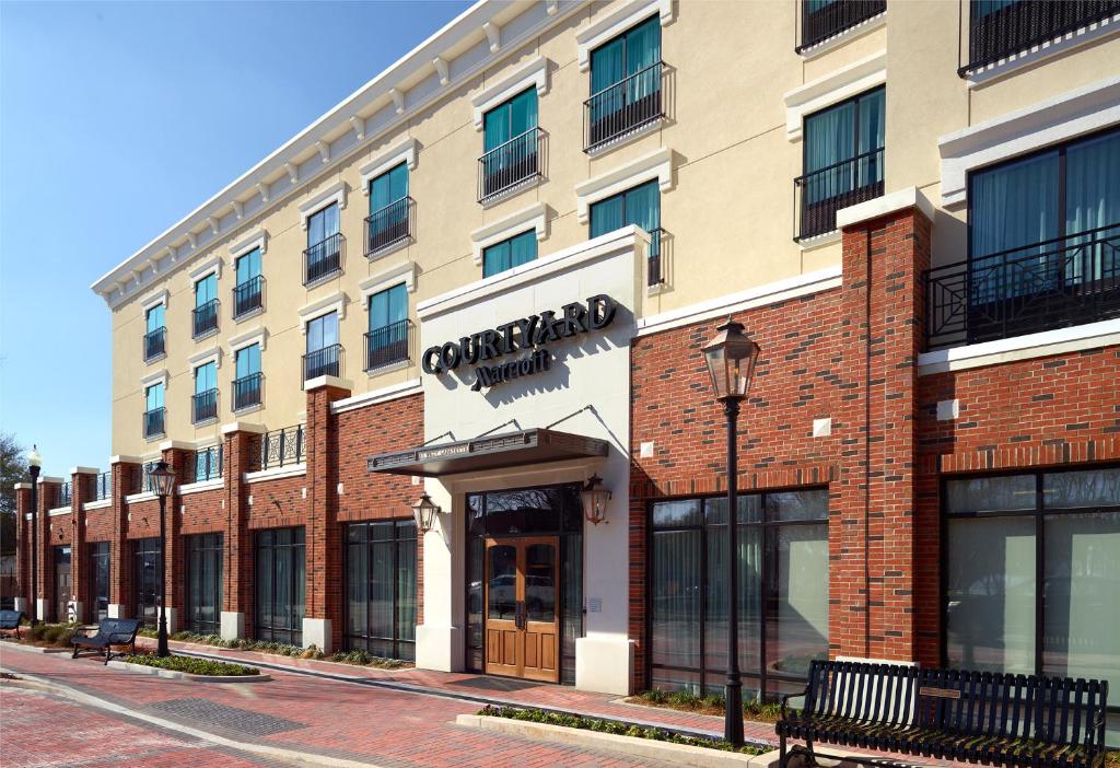 Courtyard by Marriott LaGrange - main image