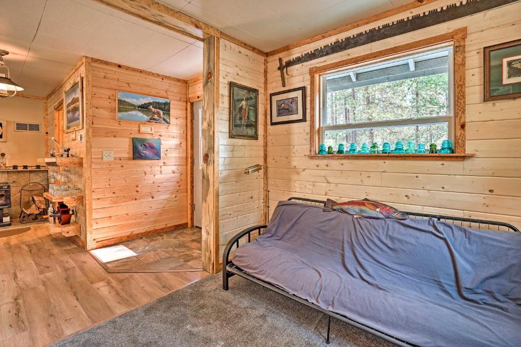 High Lakes Hideaway La Pine Fishing Cabin! - image 6