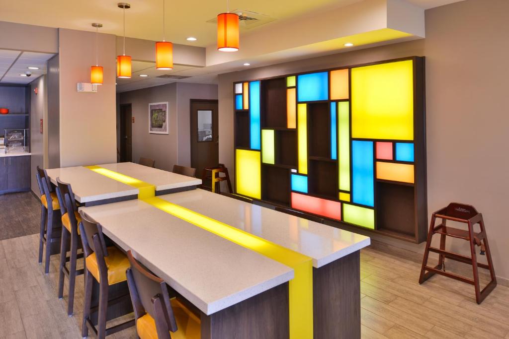 TownePlace Suites by Marriott Laplace - image 3