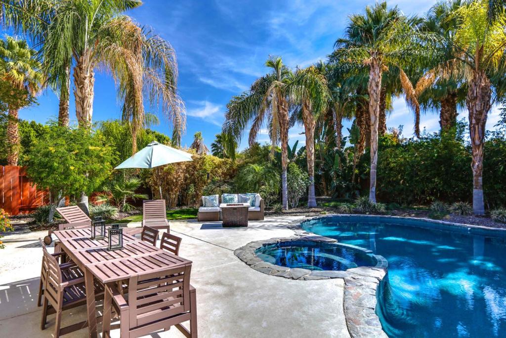 Tropical Retreat - main image