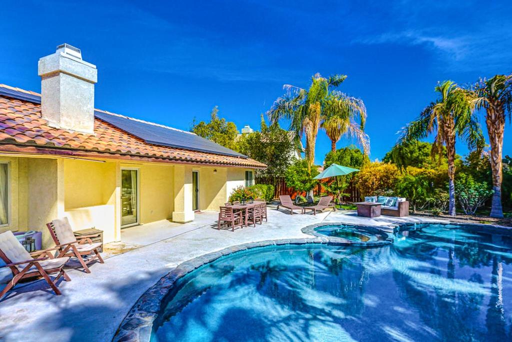 Tropical Retreat - image 4