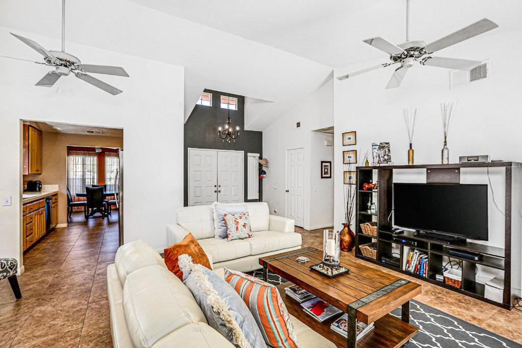 Tropical Retreat - image 5