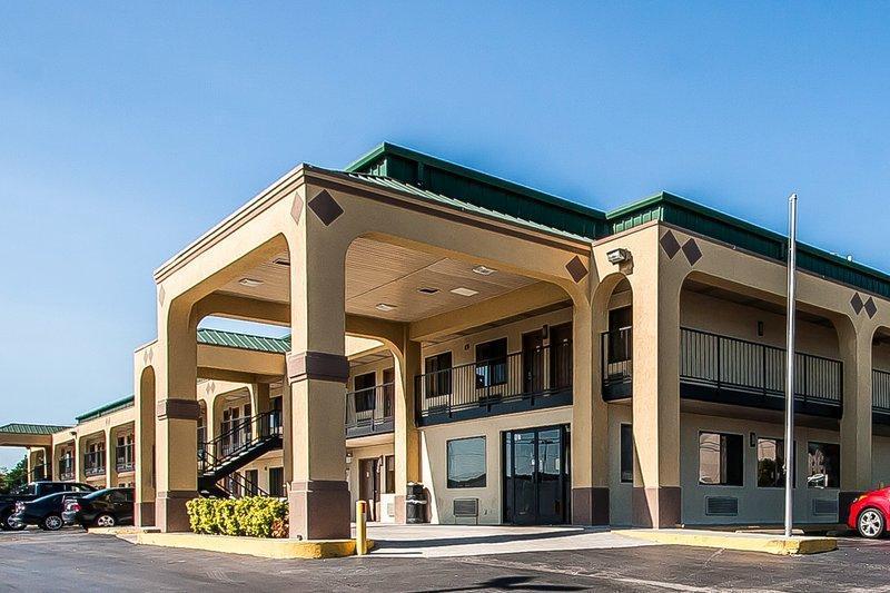 Econo Lodge Inn & Suites Southeast - main image