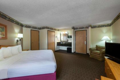 Cobblestone Hotel & Suites - Ladysmith - image 11